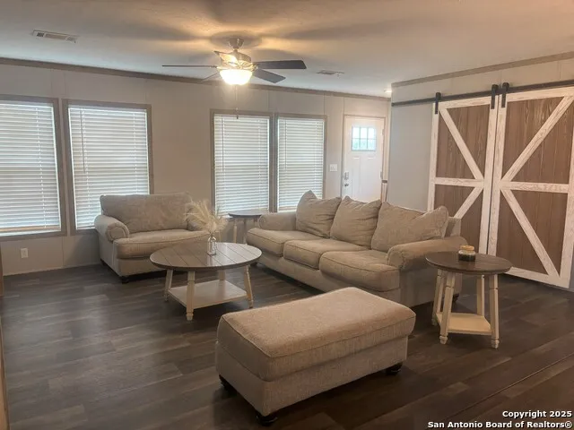680 SE Front AVE Sabinal, TX 78881