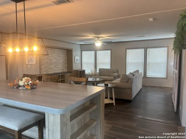 680 SE Front AVE Sabinal, TX 78881