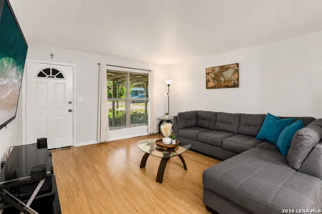 4802 Castle Brg San Antonio, TX 78218