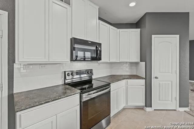 8239 Phantom Fld San Antonio, TX 78253