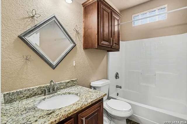 1005 County Road 678 Natalia, TX 78059