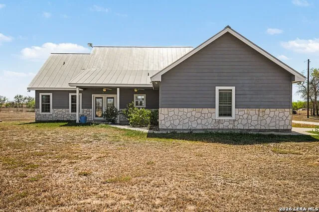 1005 County Road 678 Natalia, TX 78059