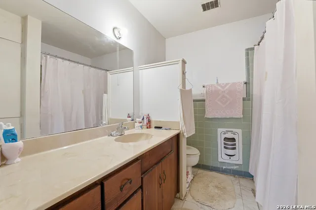 500 texas Nixon, TX 78140