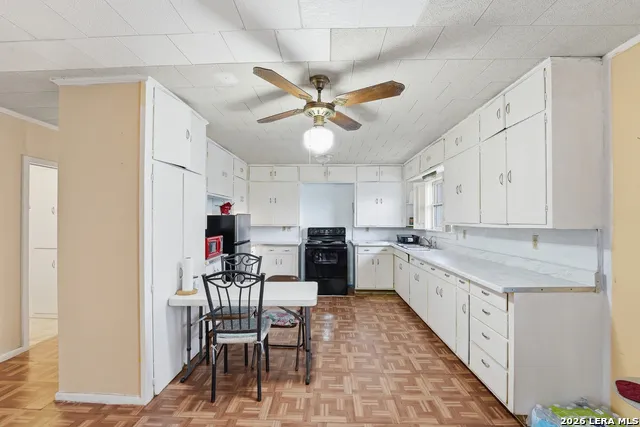 500 texas Nixon, TX 78140