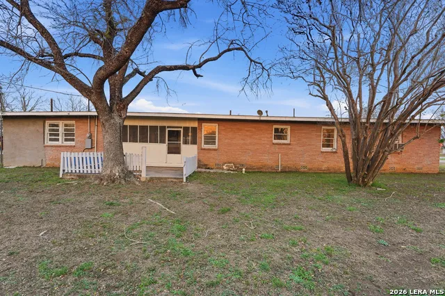 500 texas Nixon, TX 78140