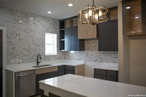 130 E Lachapelle