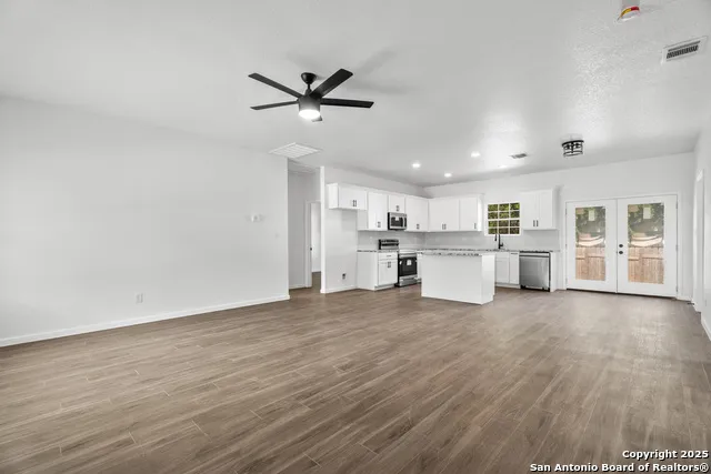 1080 Greenhill Dr Canyon Lake, TX 78133