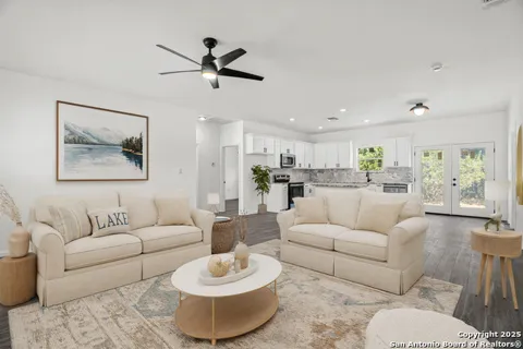 1130 Greenhill Dr