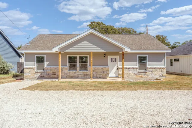 1130 Greenhill Dr Canyon Lake, TX 78133