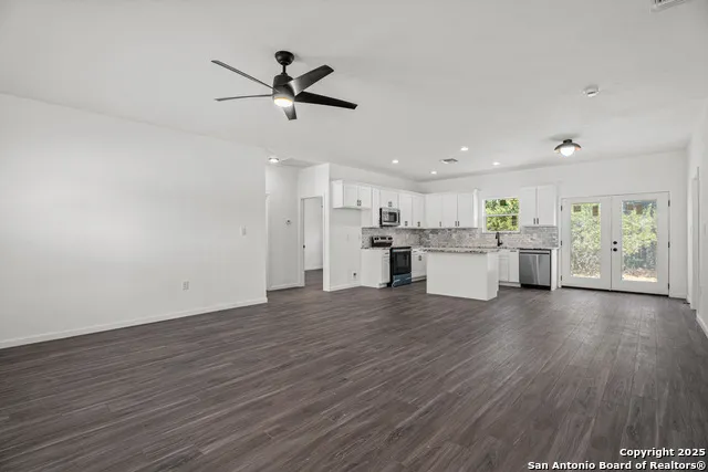 1130 Greenhill Dr Canyon Lake, TX 78133