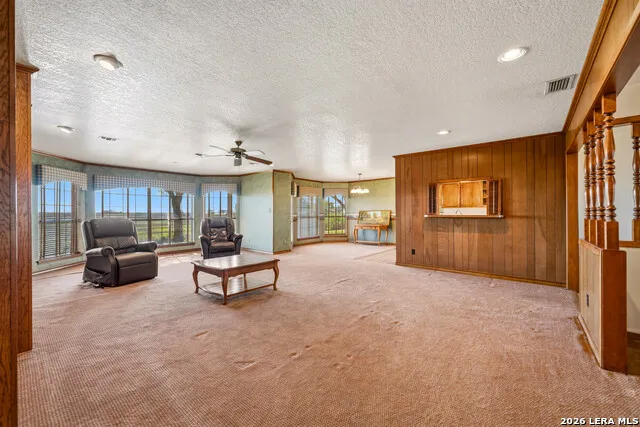25 Labus Ln Floresville, TX 78114