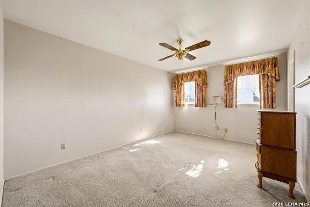 25 Labus Ln Floresville, TX 78114