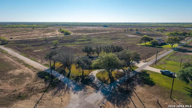 25 Labus Ln Floresville, TX 78114