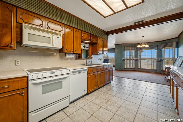 25 Labus Ln Floresville, TX 78114