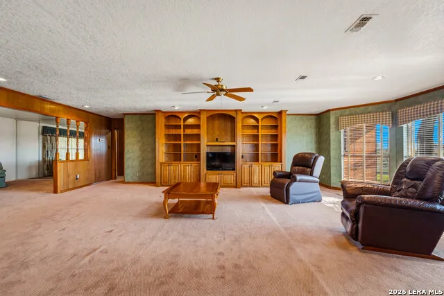 25 Labus Ln Floresville, TX 78114