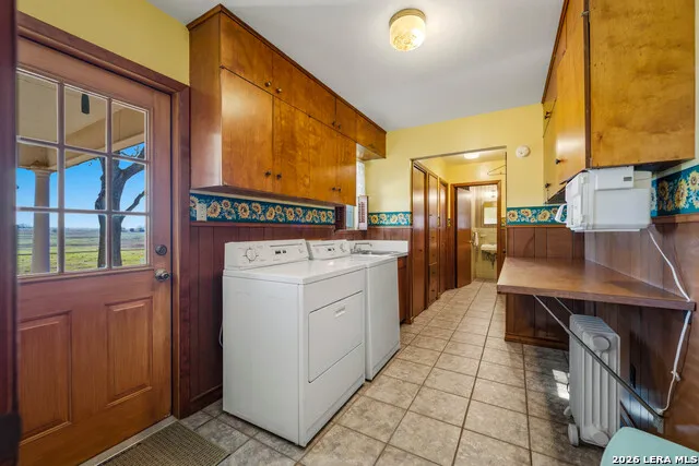 25 Labus Ln Floresville, TX 78114