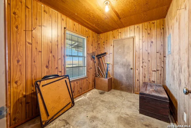 25 Labus Ln Floresville, TX 78114