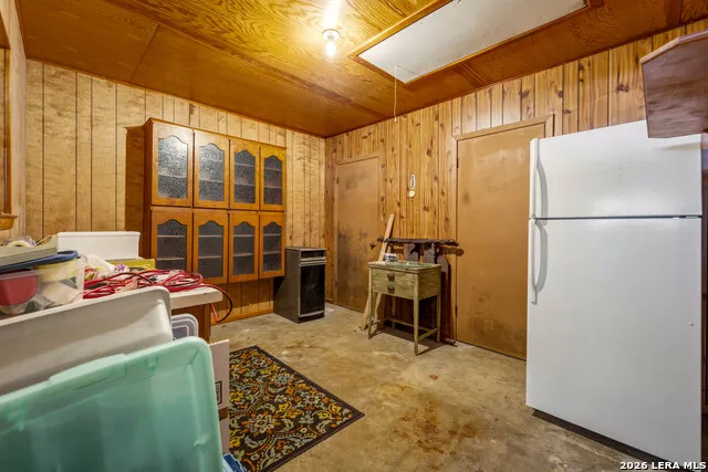 25 Labus Ln Floresville, TX 78114