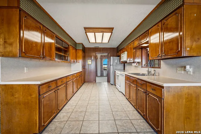 25 Labus Ln Floresville, TX 78114