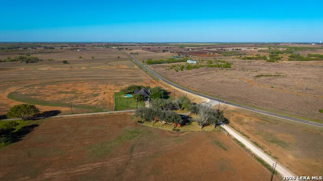 25 Labus Ln Floresville, TX 78114