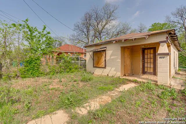 423 Hazel San Antonio, TX 78207