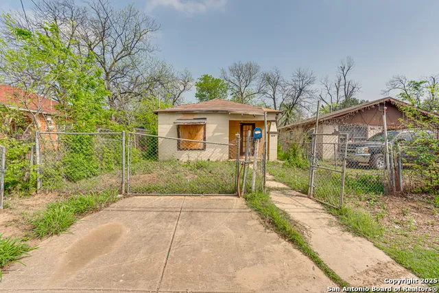 423 Hazel San Antonio, TX 78207
