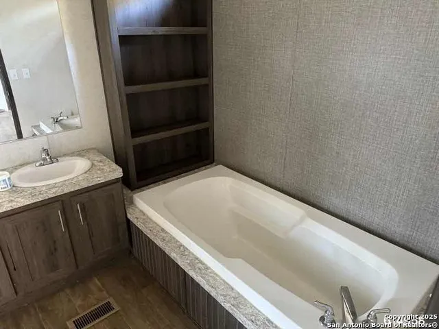 131 Shoshoni Smithville, TX 78957