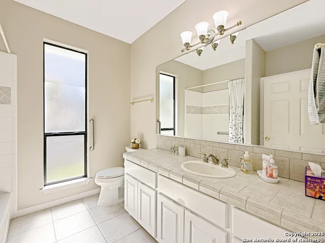 2004 Athens Kerrville, TX 78028