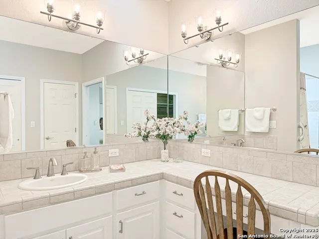 2004 Athens Kerrville, TX 78028