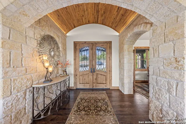 131 Bootlegger Ln Kerrville, TX 78028