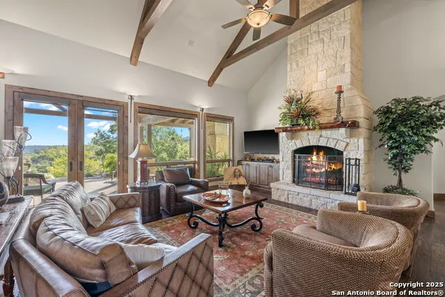 131 Bootlegger Ln Kerrville, TX 78028