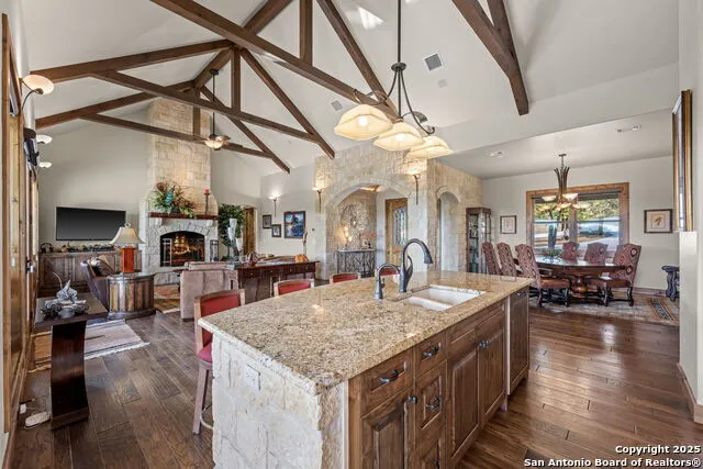131 Bootlegger Ln Kerrville, TX 78028