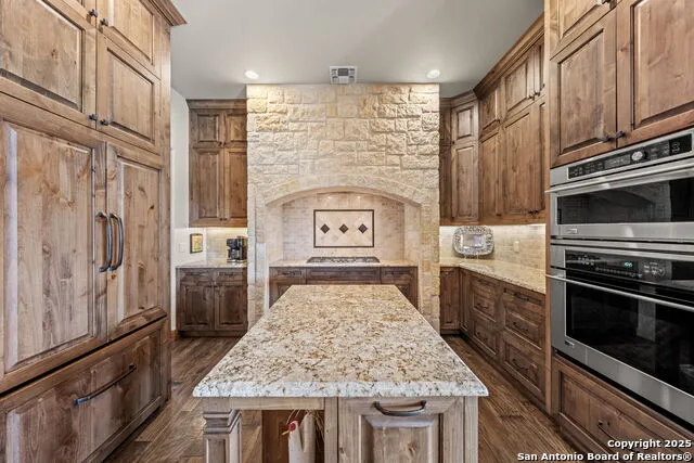 131 Bootlegger Ln Kerrville, TX 78028