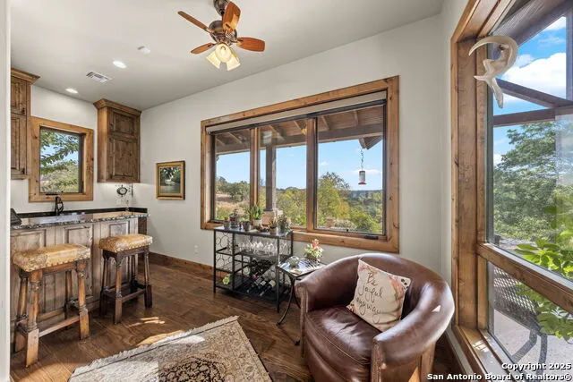 131 Bootlegger Ln Kerrville, TX 78028