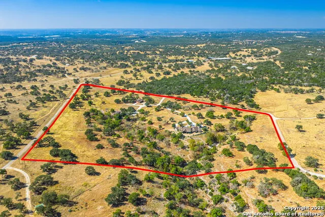 131 Bootlegger Ln Kerrville, TX 78028
