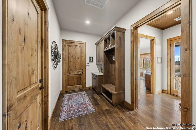 131 Bootlegger Ln Kerrville, TX 78028