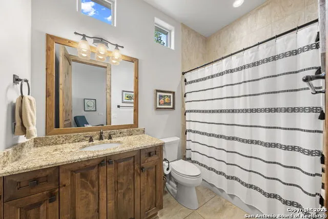 131 Bootlegger Ln Kerrville, TX 78028