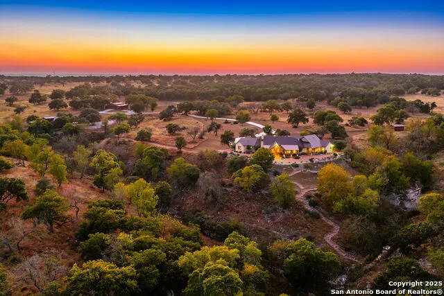 131 Bootlegger Ln Kerrville, TX 78028