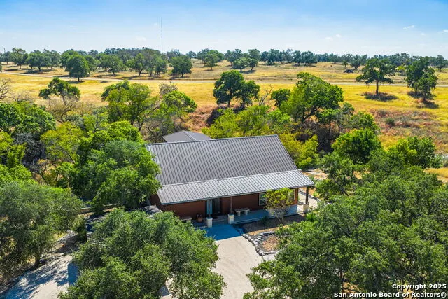 131 Bootlegger Ln Kerrville, TX 78028