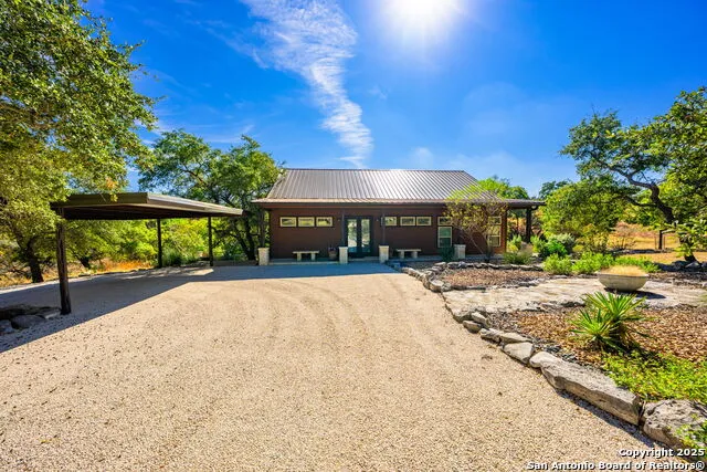 131 Bootlegger Ln Kerrville, TX 78028