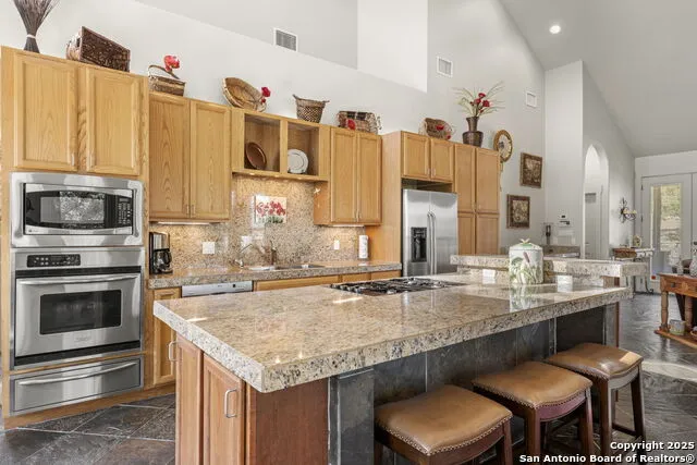 131 Bootlegger Ln Kerrville, TX 78028