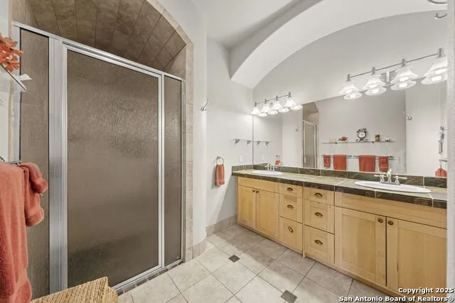 131 Bootlegger Ln Kerrville, TX 78028