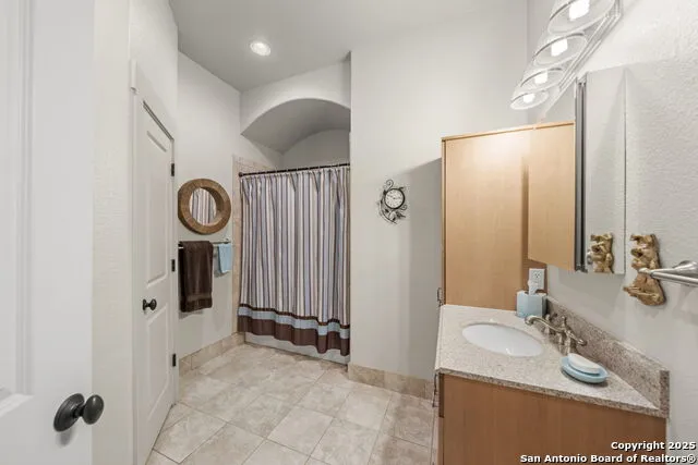 131 Bootlegger Ln Kerrville, TX 78028