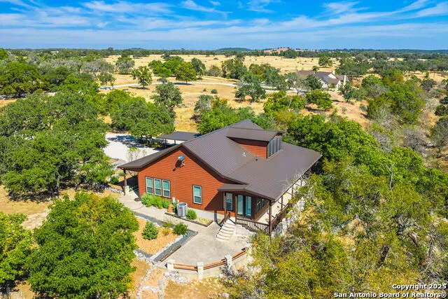 131 Bootlegger Ln Kerrville, TX 78028