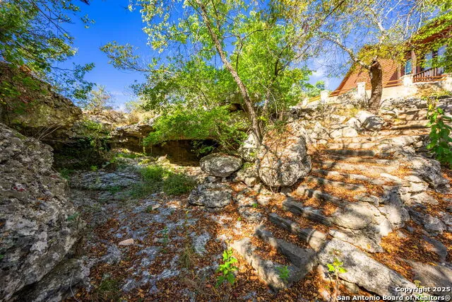 131 Bootlegger Ln Kerrville, TX 78028