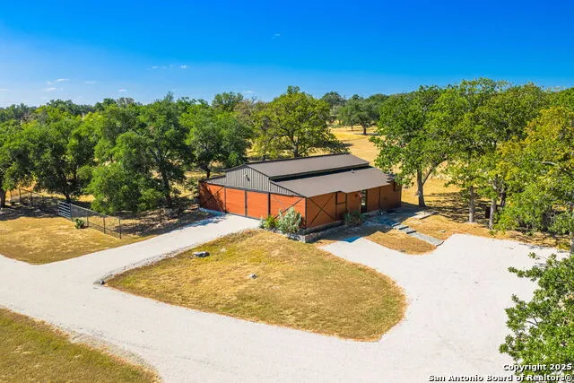 131 Bootlegger Ln Kerrville, TX 78028