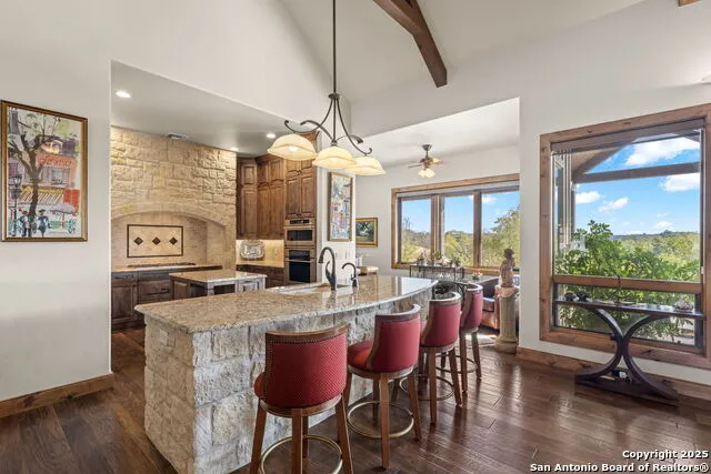 131 Bootlegger Ln Kerrville, TX 78028