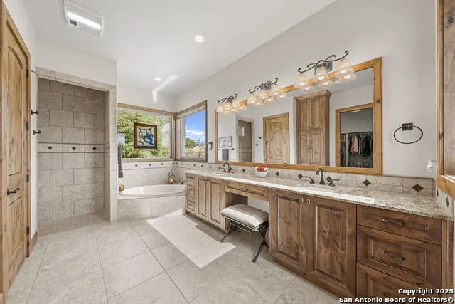 131 Bootlegger Ln Kerrville, TX 78028