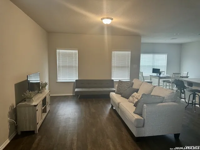 7535 HOMEWOOD LN Elmendorf, TX 78112