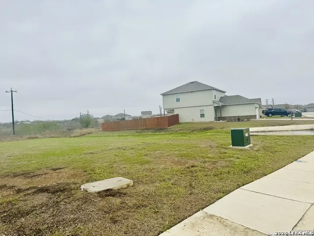 7535 HOMEWOOD LN Elmendorf, TX 78112